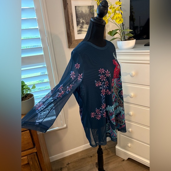 Johnny Was NWT
NATALIE 3/4 MESH TEE LEILANA - Navy, 1X - Picture 5 of 12